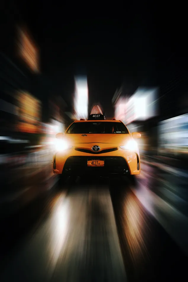 Xe taxi Toyota màu vàng trong chụp ảnh lấy nét chọn lọc tải xuống