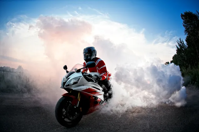 Yamaha R6 Rot-Weißer Rauch