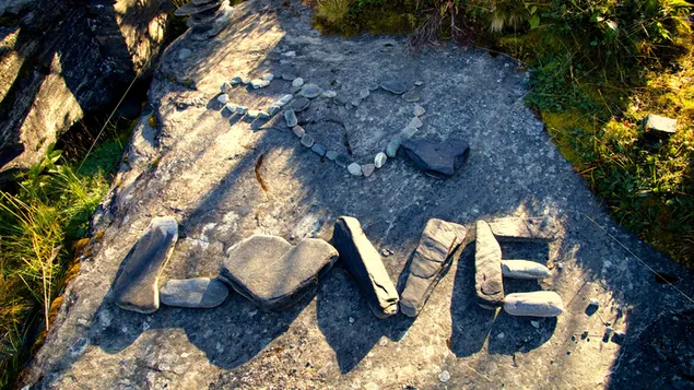 岩で書かれた愛のテキスト