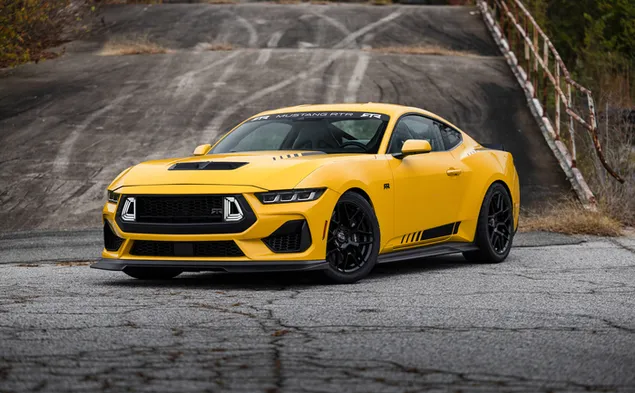 Ford Mustang jaune à l’extérieur 4K fond d'écran
