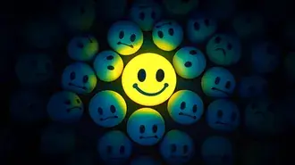 Emoji sonriente amarillo brillante en un entorno oscuro 2K fondo de pantalla