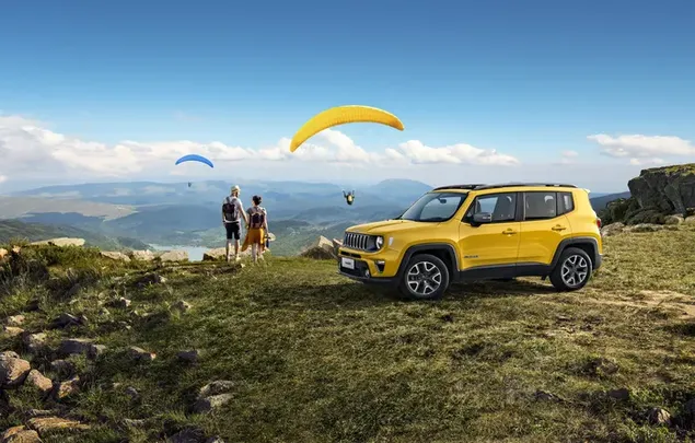 Yellow Jeep Compass van sportieve mensen die van paragliden houden