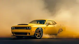 Tapeta Žluté sportovní auto s zářivým žlutým kouřem 2K