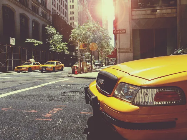 taksi kuning di jalan