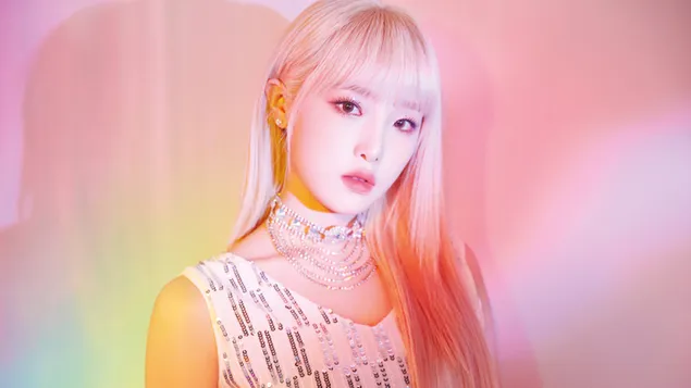 Yena dalam MV Shoot 'Secret Story of The Swan' (2020) daripada IZ*ONE (Kugiran K-Pop) 4K kertas dinding