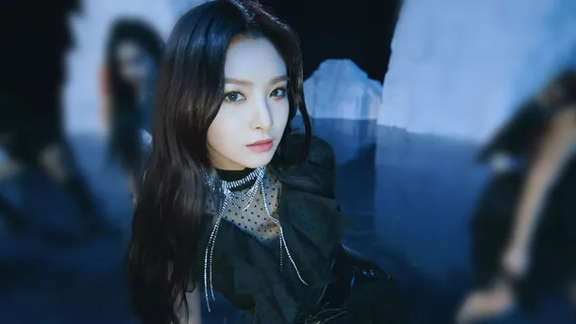 Yiren in 'Dun Dun' MV Shoot (2020) from Everglow [K-Pop Band] 4K wallpaper