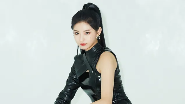 Yiren in 'La Di Da' MV Shoot (2020) from Everglow [K-Pop Band] 4K wallpaper