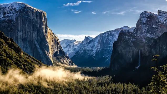 Yosemite National with rocky peaks and amazing nature 4K wallpaper
