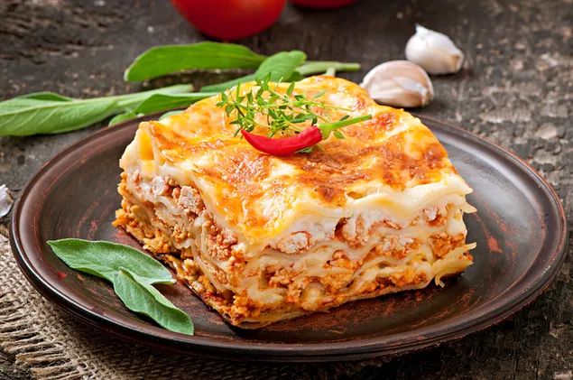 Deliziose lasagne di manzo 4K sfondo
