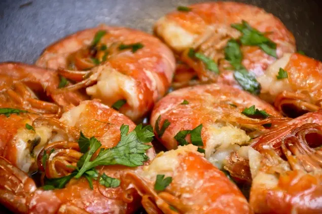 Yummy buttered shrimp garnished  with parsley  4K wallpaper