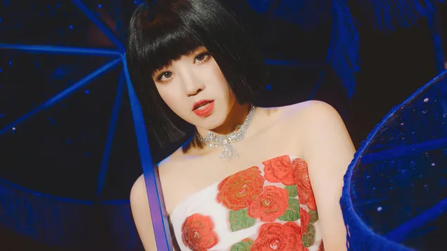 يوقي في تصوير 'Hwaa' MV (2021) من '(G) I-DLE' (فرقة K-Pop) 4K خلفية