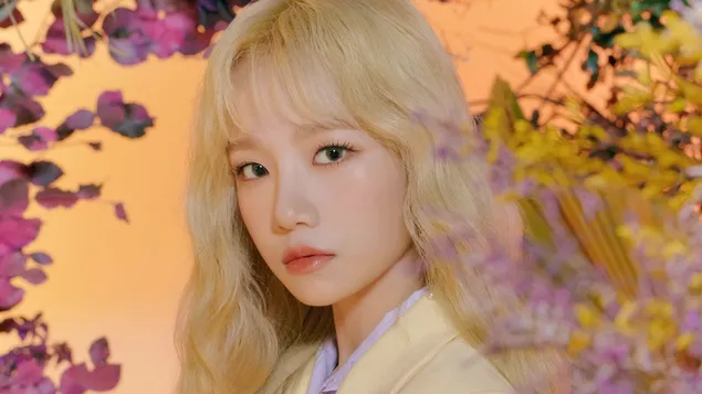 IZ*ONE(K팝 밴드)의 'Bloom*Iz' MV 촬영(2020)의 유리 4K 배경화면