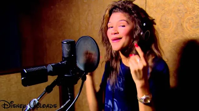 Зендаја ја пее тематската песна на KC „Keep It Undercover“ HD тапет