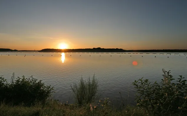 自然-湖に沈む夕日
