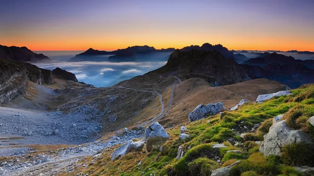 Zonsondergang in de berg van de Julische Alpen download